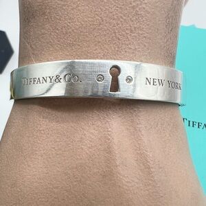 🔴Authentic Vintage Tiffany & Co. Silver Keyhole Diamonds Cuff Bracelet 🔴